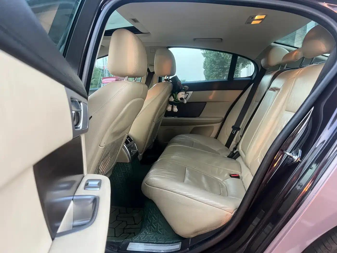 2014 Jaguar XF 2.0T Elegance Edition — миниатюра 9