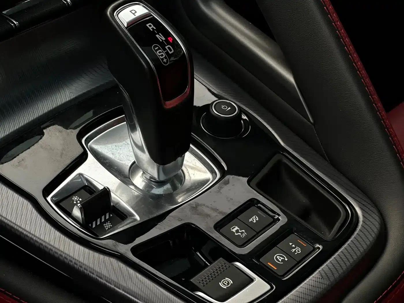 2022 Jaguar F-TYPE P300 Coupe R-DYNAMIC BLACK — миниатюра 15