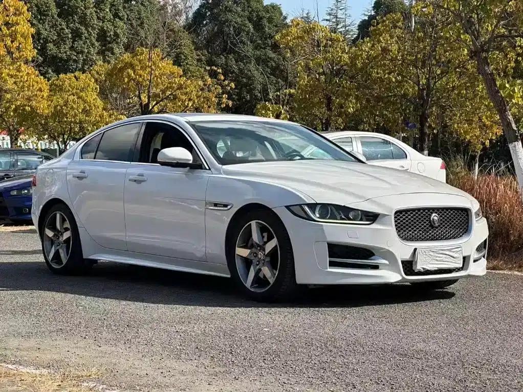 Jaguar XE 2015 2.0T 200PS R-Sport — миниатюра 3