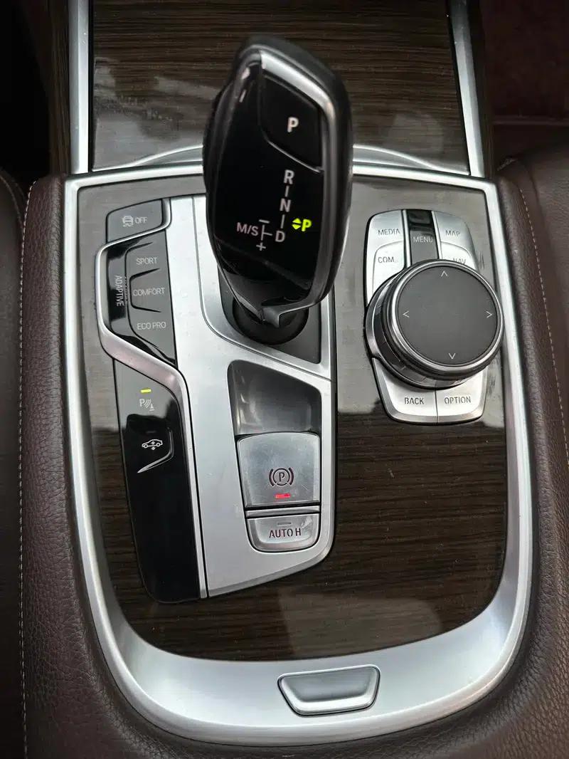 2017 BMW 7 Series 730Li Leading Edition — миниатюра 11