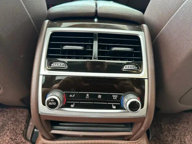 2017 BMW 7 Series 730Li Leading Edition — миниатюра 16