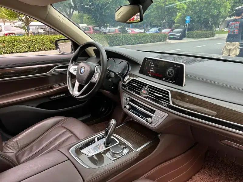 2017 BMW 7 Series 730Li Leading Edition — миниатюра 18