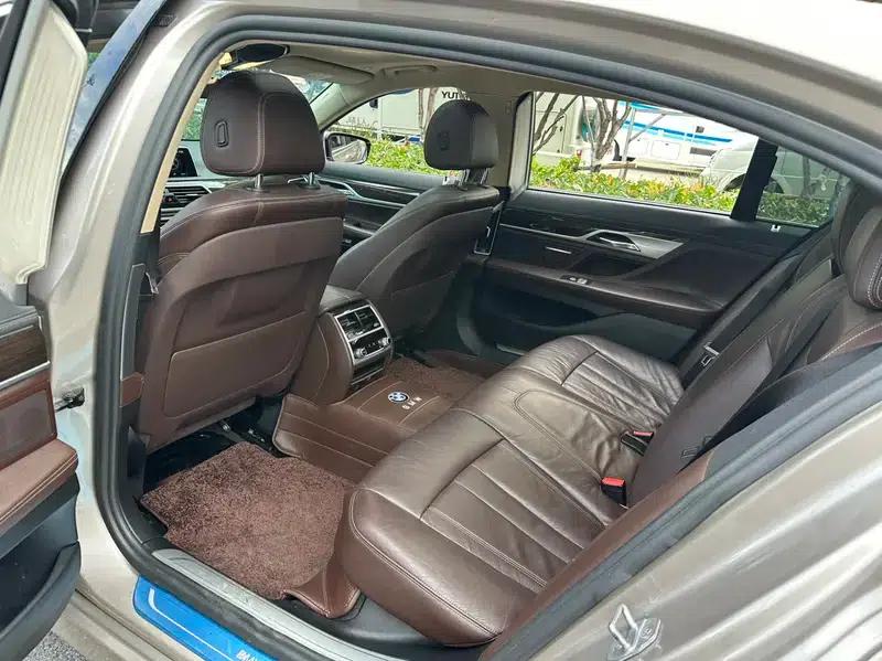 2017 BMW 7 Series 730Li Leading Edition — миниатюра 25