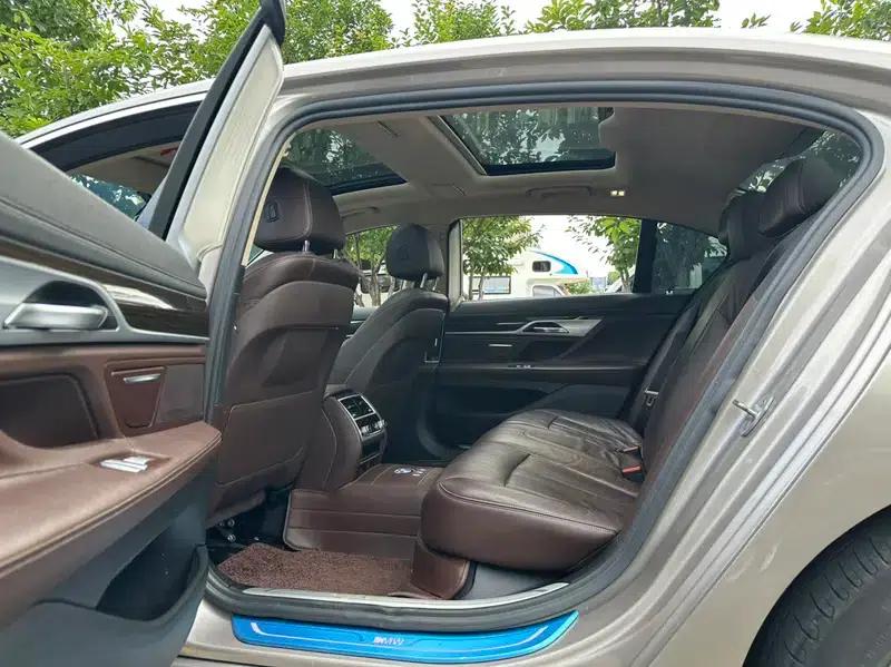 2017 BMW 7 Series 730Li Leading Edition — миниатюра 28