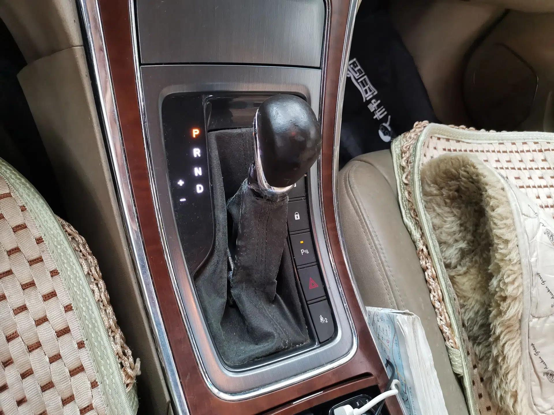 Roewe 950 2012 2.0L Elegant Edition — миниатюра 14