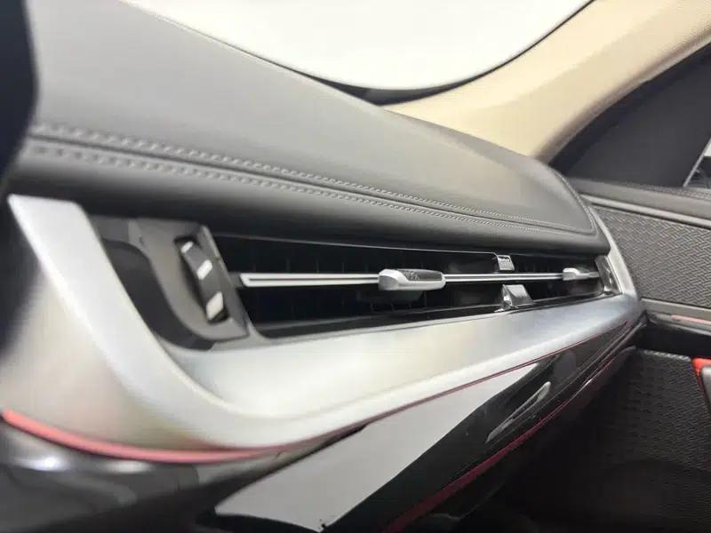 2023 BMW X1 sDrive20Li X Design Package — миниатюра 11