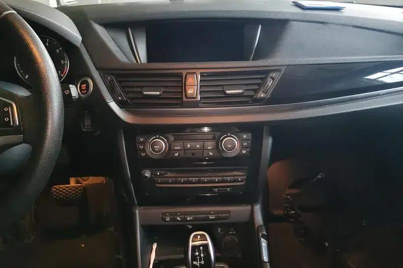 BMW X1 2015 sDrive18i Leading Upgrade Edition — миниатюра 11