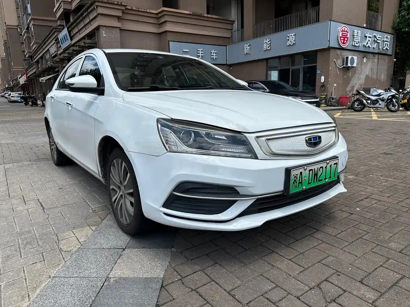 Geely Emgrand EV450 Progressive (2018 Model) — миниатюра 3
