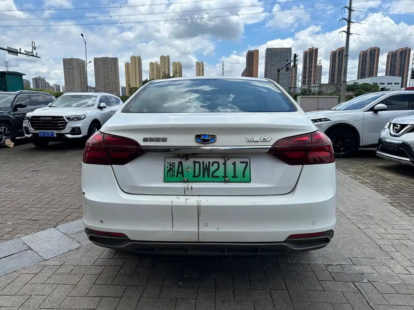 Geely Emgrand EV450 Progressive (2018 Model) — миниатюра 6