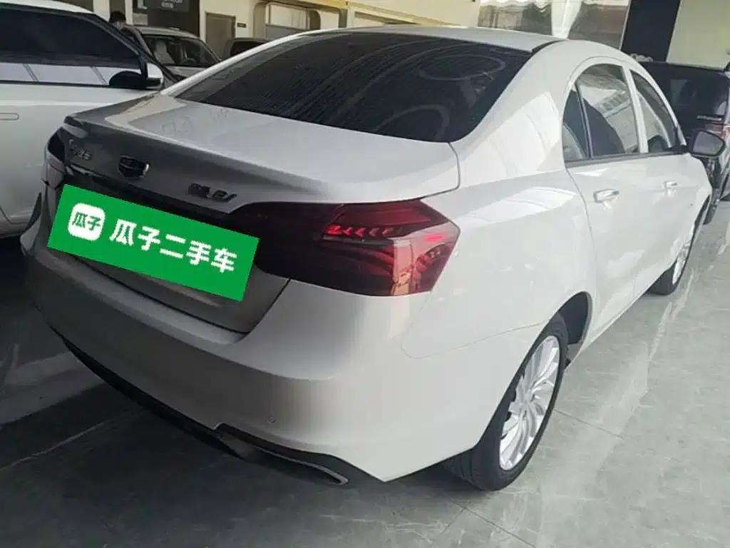 Geely Emgrand EV500 Progressive Standard Range 2019 — миниатюра 7