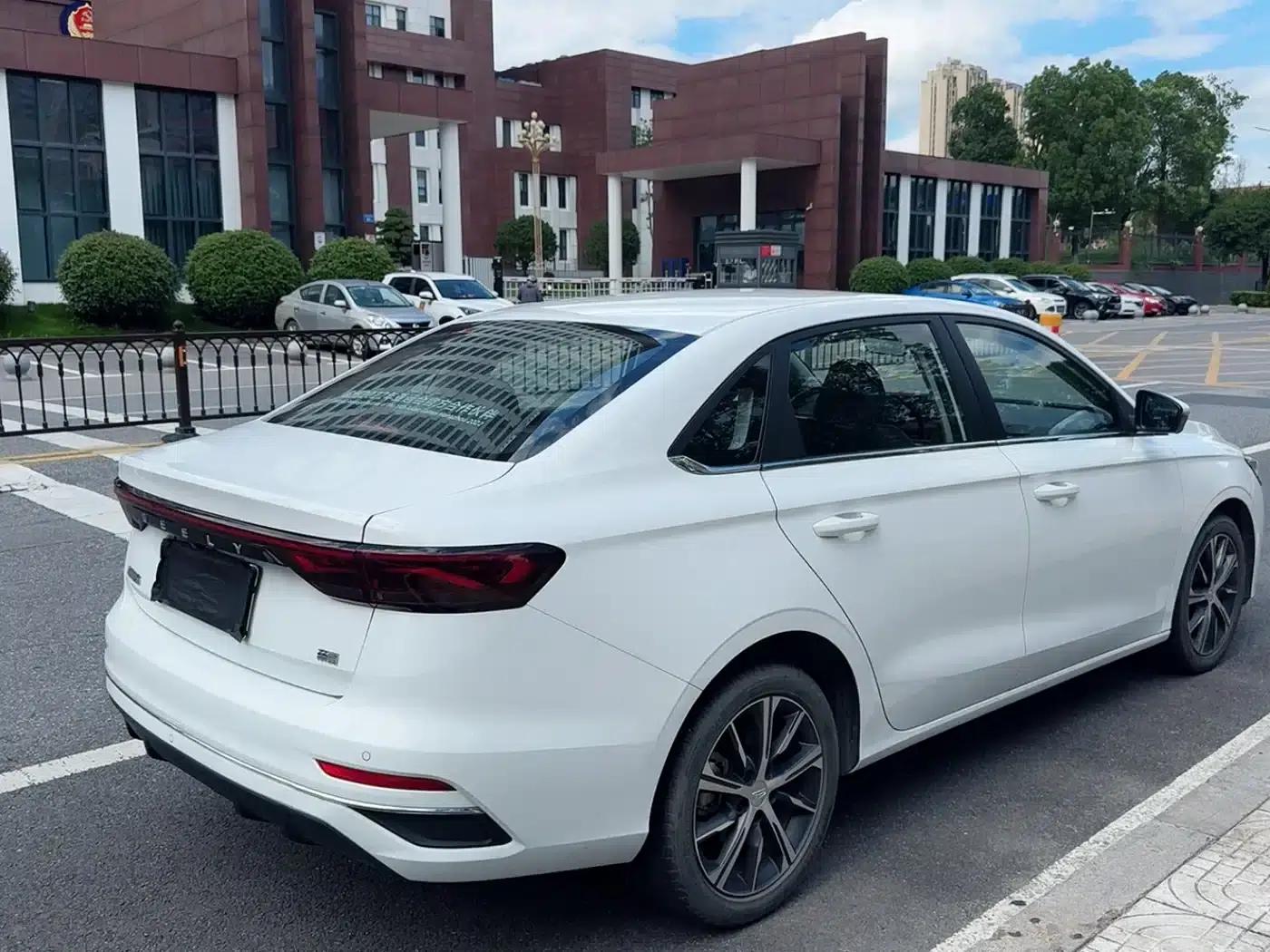 Geely Emgrand 2022 4th Generation 1.5L CVT Premium — миниатюра 7