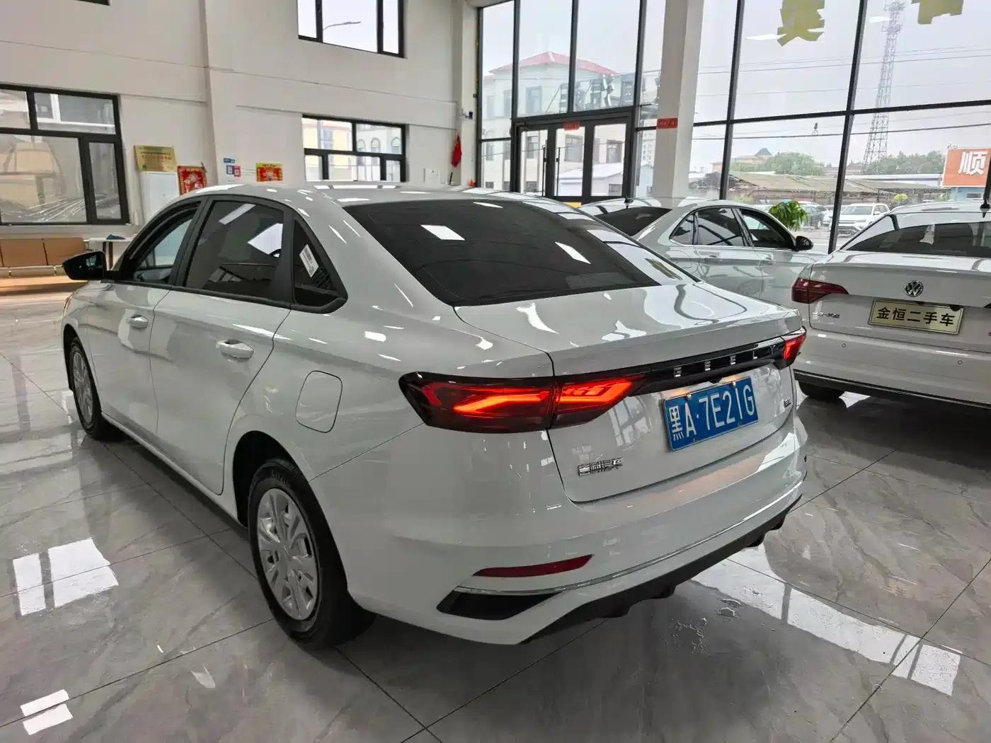 Geely Emgrand 2026 4 Millionth Anniversary Edition 1.5L Manual Transcendence — миниатюра 5
