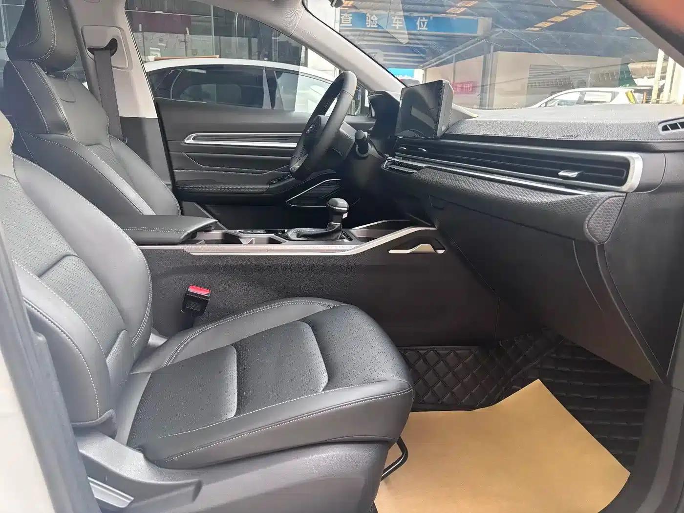 Geely Emgrand 2022 4th Generation 1.5L CVT Premium — миниатюра 6