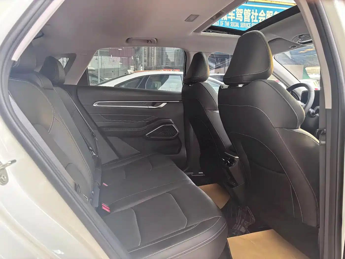 Geely Emgrand 2022 4th Generation 1.5L CVT Premium — миниатюра 7