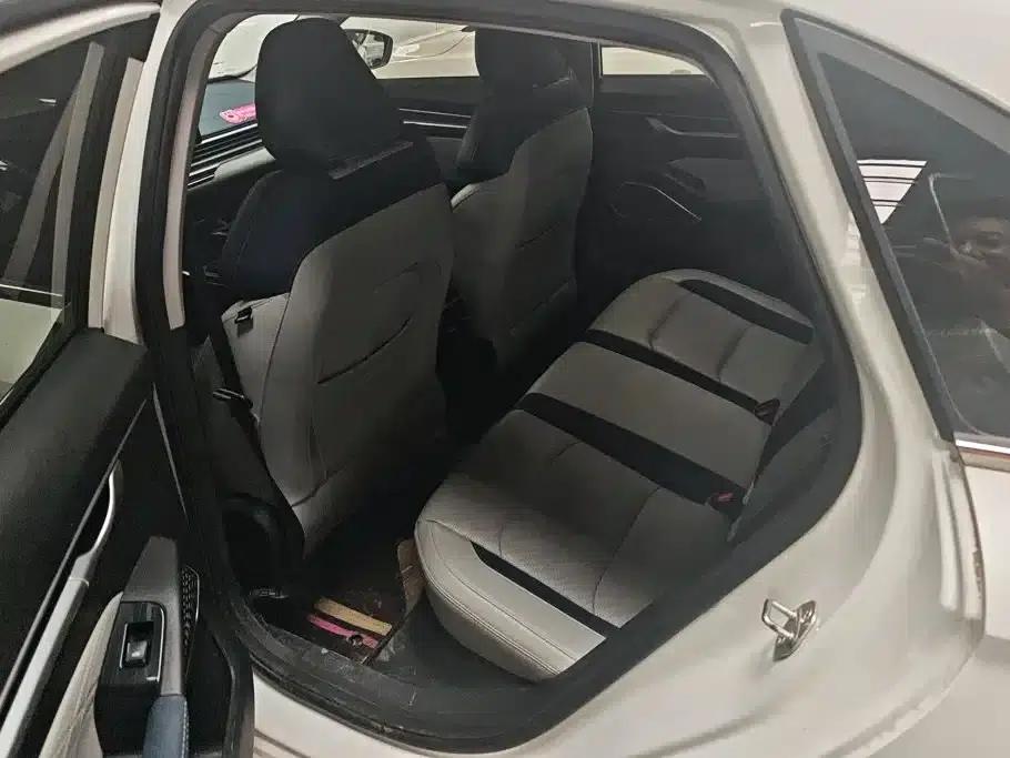 Geely Emgrand 2022 4th Generation 1.5L CVT Flagship Edition — миниатюра 11