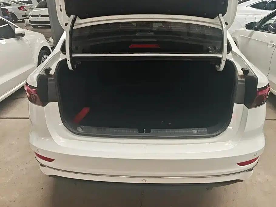 Geely Emgrand 2022 4th Generation 1.5L CVT Flagship Edition — миниатюра 4