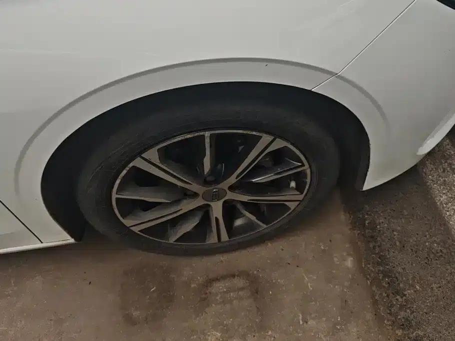 Geely Emgrand 2022 4th Generation 1.5L CVT Flagship Edition — миниатюра 6