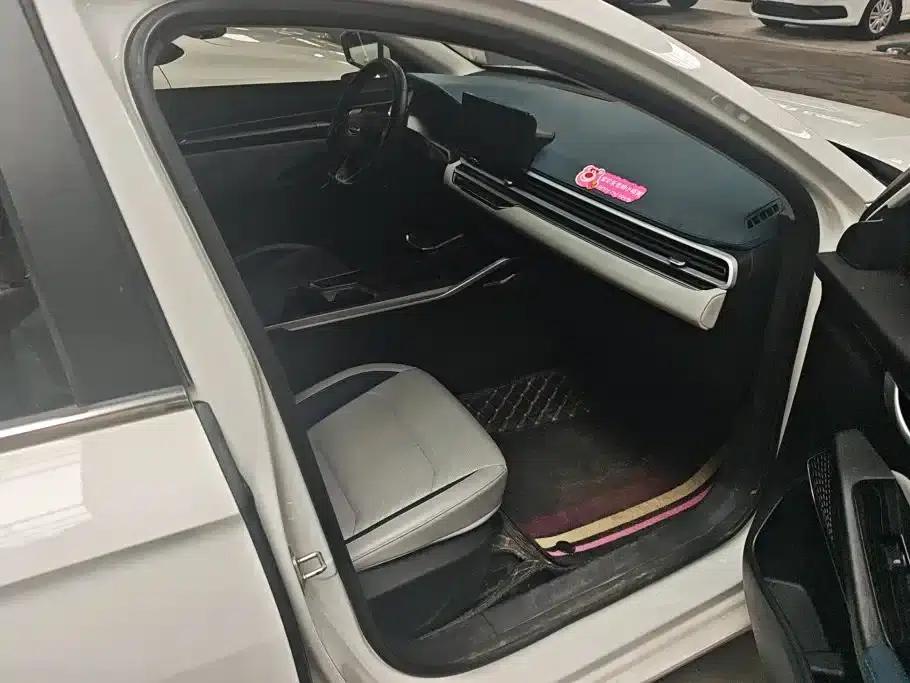Geely Emgrand 2022 4th Generation 1.5L CVT Flagship Edition — миниатюра 8