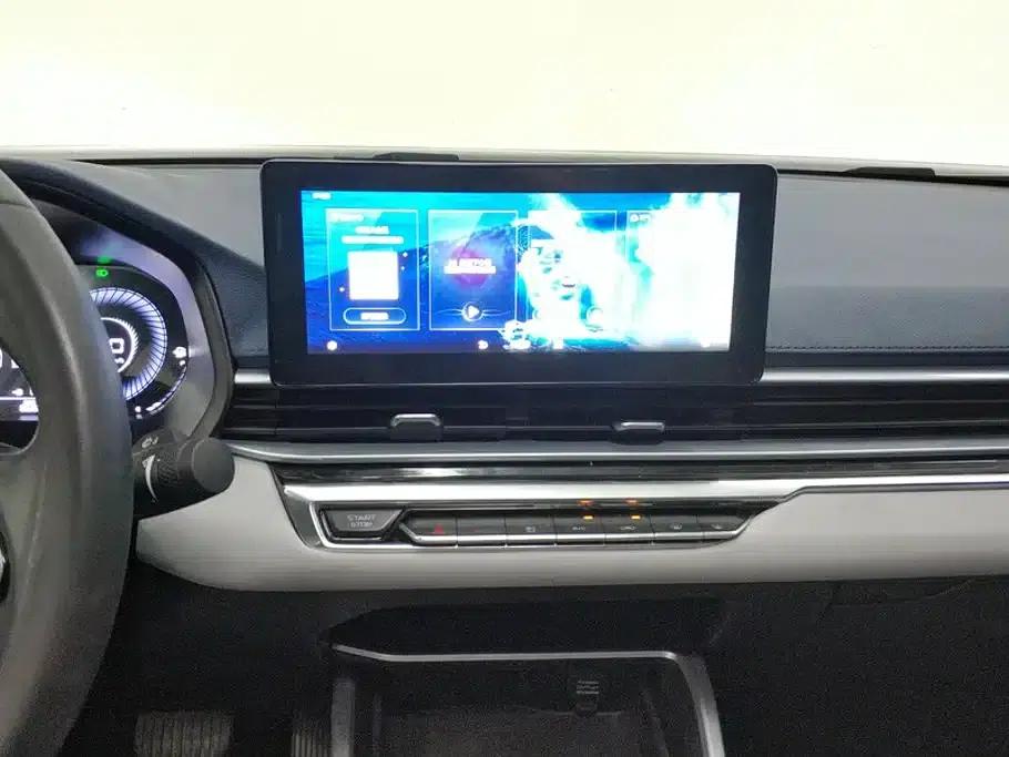 Geely Emgrand 2022 4th Generation 1.5L CVT Flagship Edition — миниатюра 13