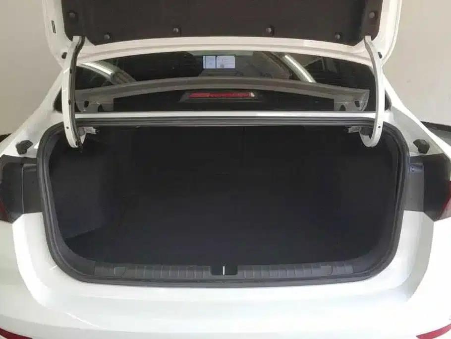Geely Emgrand 2022 4th Generation 1.5L CVT Flagship Edition — миниатюра 4