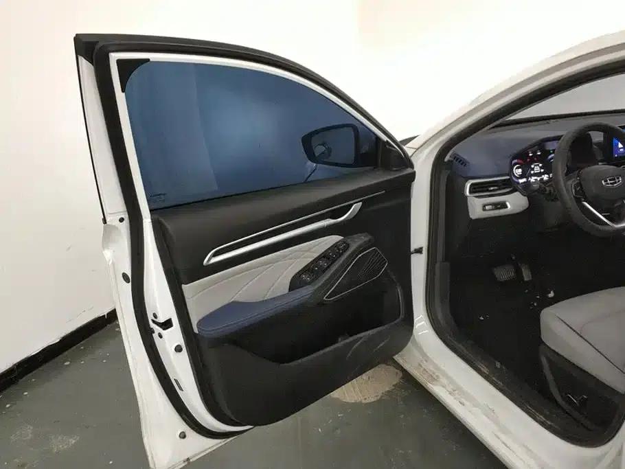 Geely Emgrand 2022 4th Generation 1.5L CVT Flagship Edition — миниатюра 7