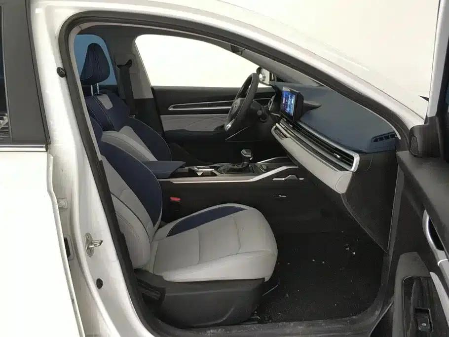 Geely Emgrand 2022 4th Generation 1.5L CVT Flagship Edition — миниатюра 8