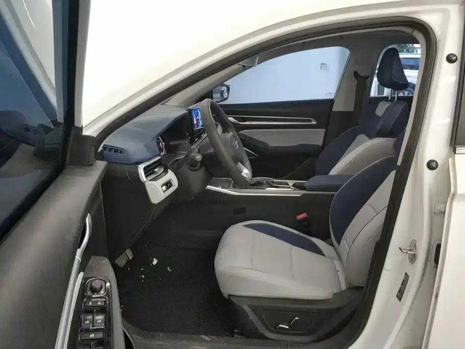 Geely Emgrand 2022 4th Generation 1.5L CVT Flagship Edition — миниатюра 9