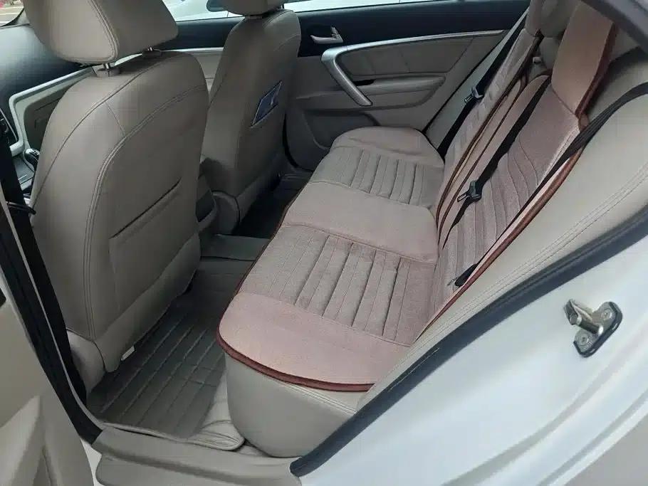Geely Emgrand 2016 Sedan 1.5L Manual Deluxe — миниатюра 11