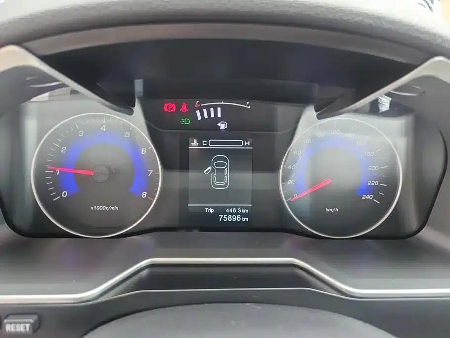 Geely Emgrand 2016 Sedan 1.5L Manual Deluxe — миниатюра 14