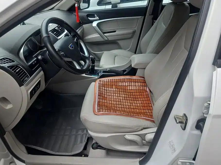 Geely Emgrand 2016 Sedan 1.5L Manual Deluxe — миниатюра 9
