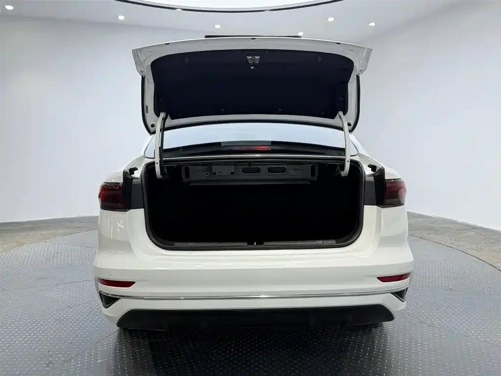 Geely Emgrand 2022 4th Generation 1.5L CVT Premium — миниатюра 3