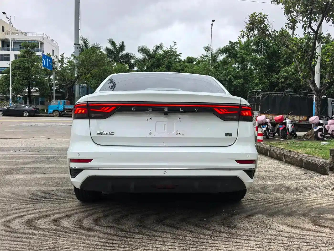 Geely Emgrand 2023 4th Generation Champion Edition 1.5L CVT Flagship Model — миниатюра 14
