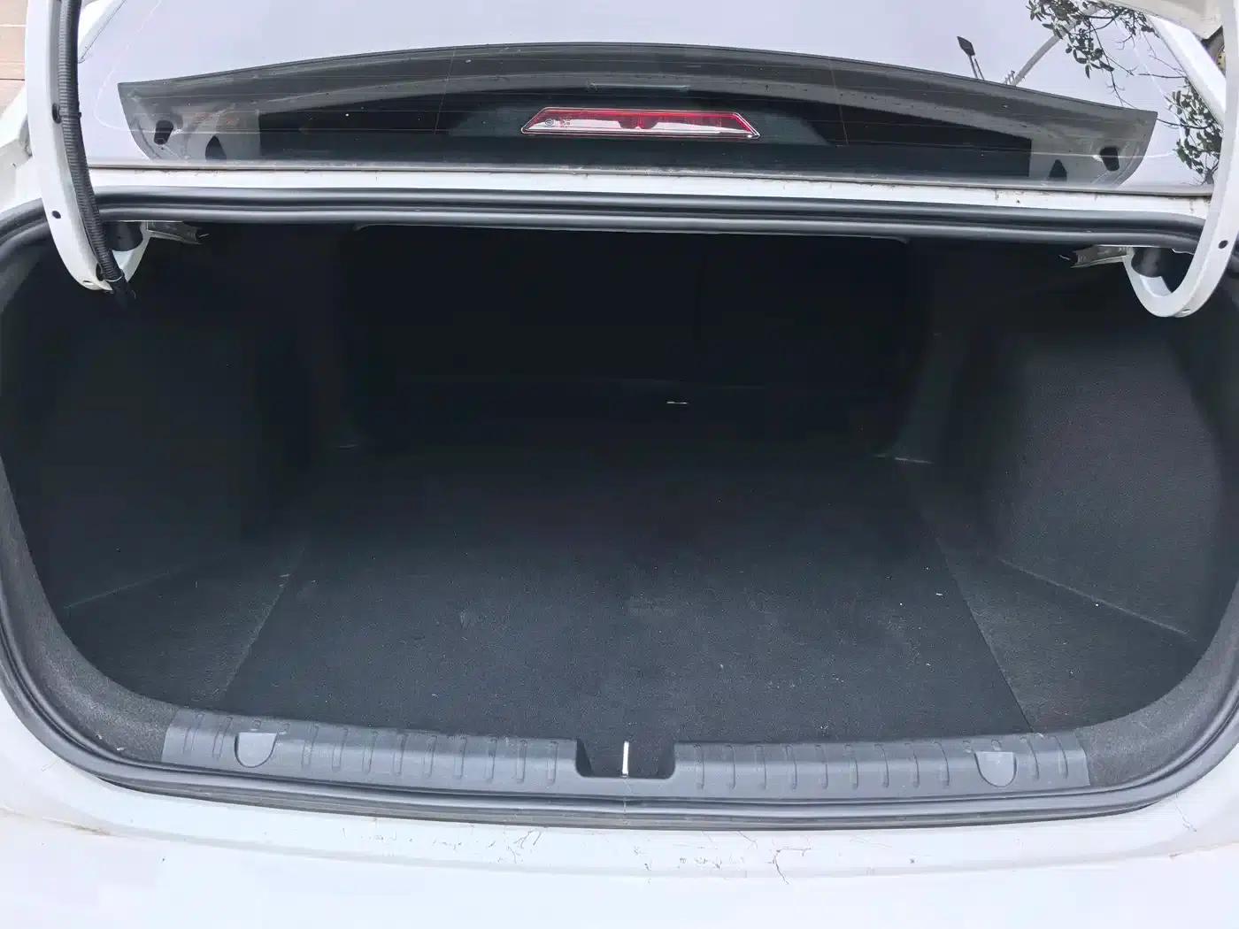 Geely Emgrand 2023 4th Generation Champion Edition 1.5L CVT Flagship Model — миниатюра 16