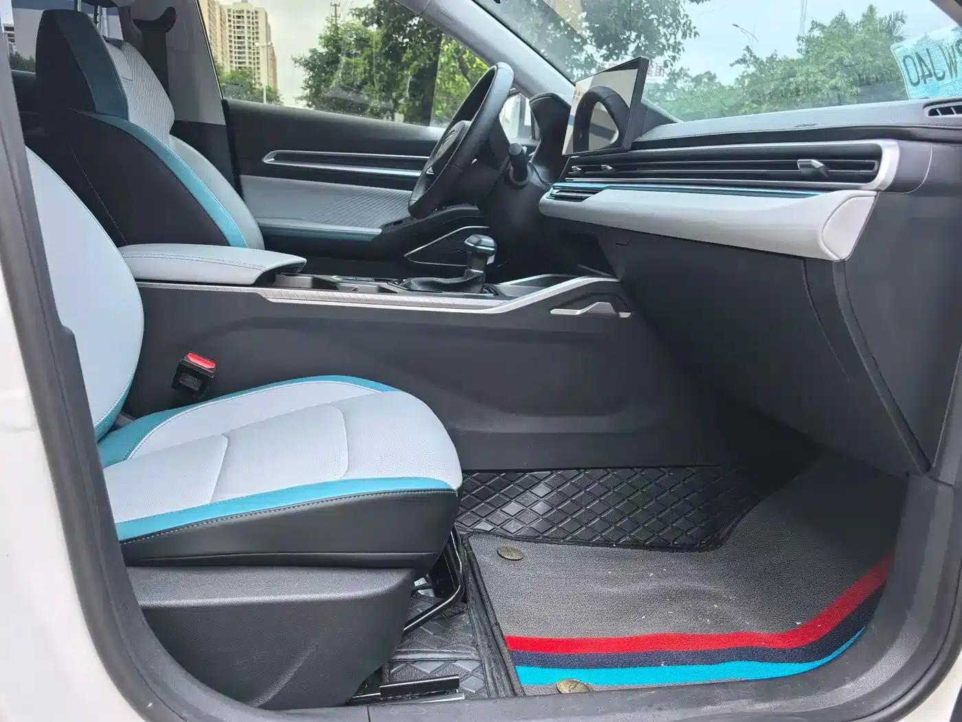 Geely Emgrand 2023 4th Generation Champion Edition 1.5L CVT Flagship Model — миниатюра 10
