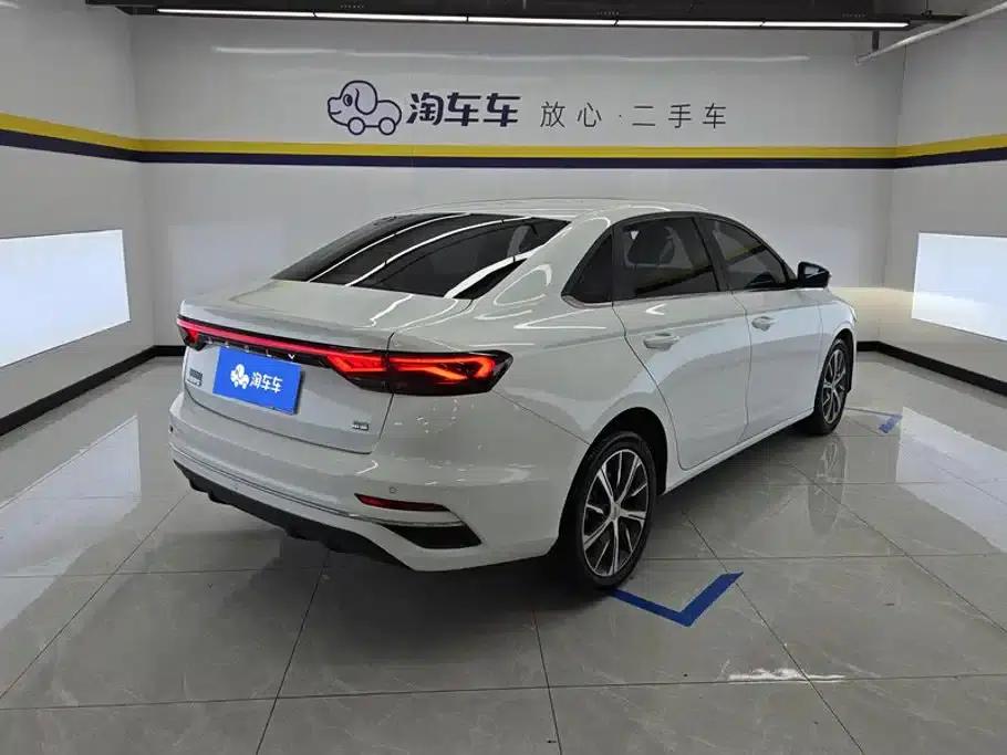 Geely Emgrand 2022 4th Generation 1.5L CVT Premium — миниатюра 3