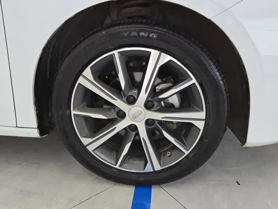 Geely Emgrand 2022 4th Generation 1.5L CVT Premium — миниатюра 6