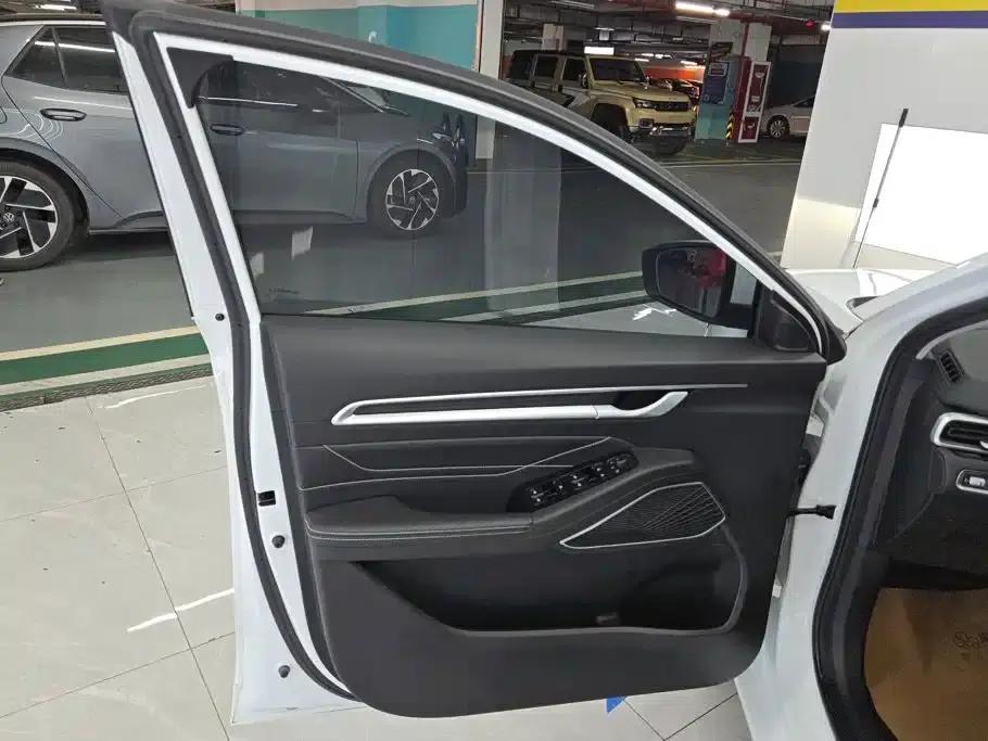 Geely Emgrand 2022 4th Generation 1.5L CVT Premium — миниатюра 7