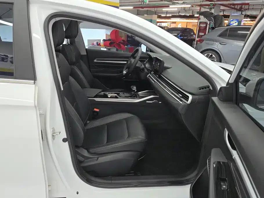 Geely Emgrand 2022 4th Generation 1.5L CVT Premium — миниатюра 8