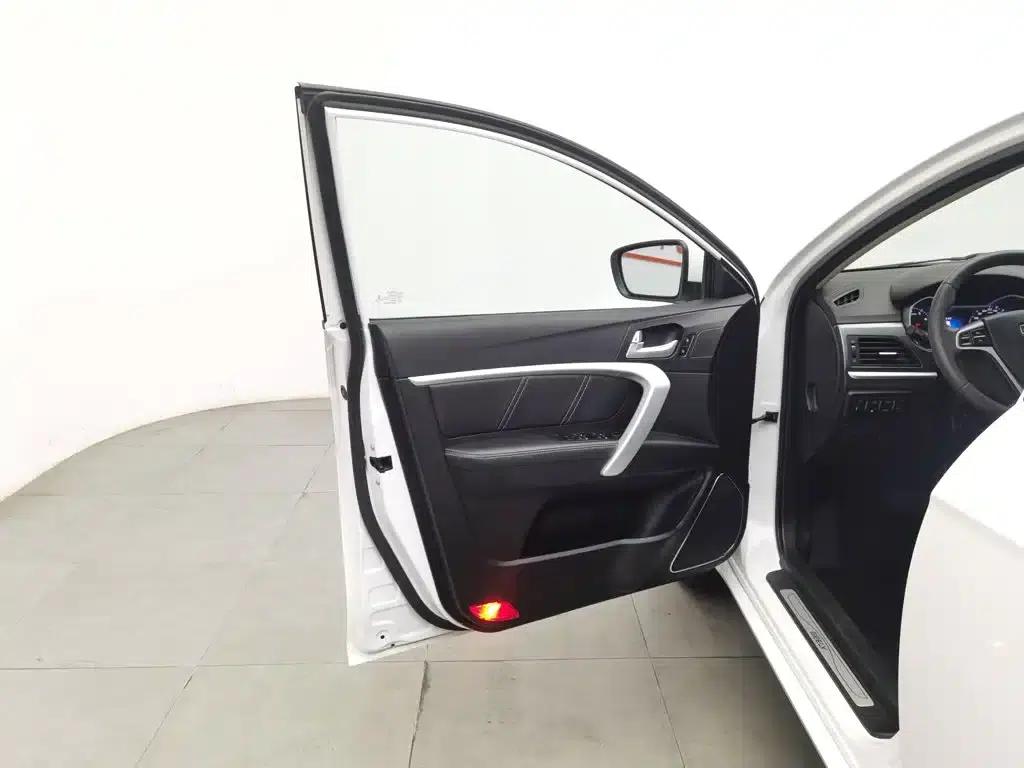 Geely Emgrand 2017 Sedan Million Edition 1.5L CVT Upward Version — миниатюра 8