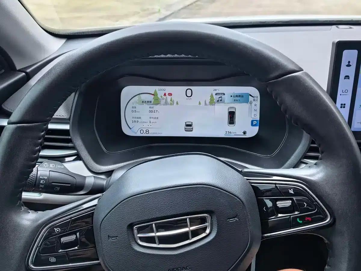 Geely Emgrand 2022 4th Generation 1.5L CVT Flagship Edition — миниатюра 6