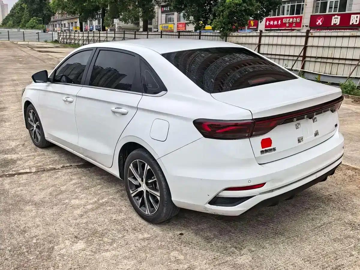 Geely Emgrand 2022 4th Generation 1.5L CVT Flagship Edition — миниатюра 8
