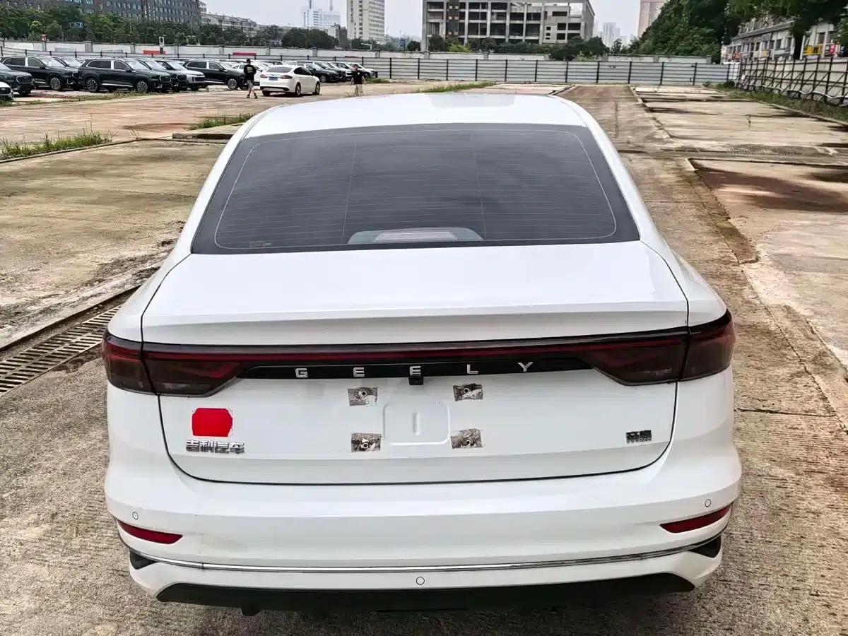 Geely Emgrand 2022 4th Generation 1.5L CVT Flagship Edition — миниатюра 9