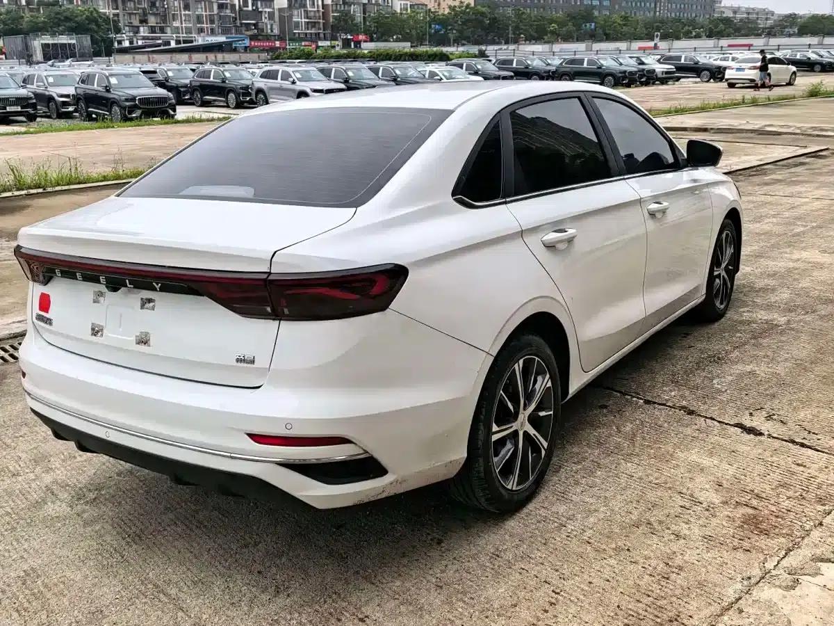 Geely Emgrand 2022 4th Generation 1.5L CVT Flagship Edition — миниатюра 10