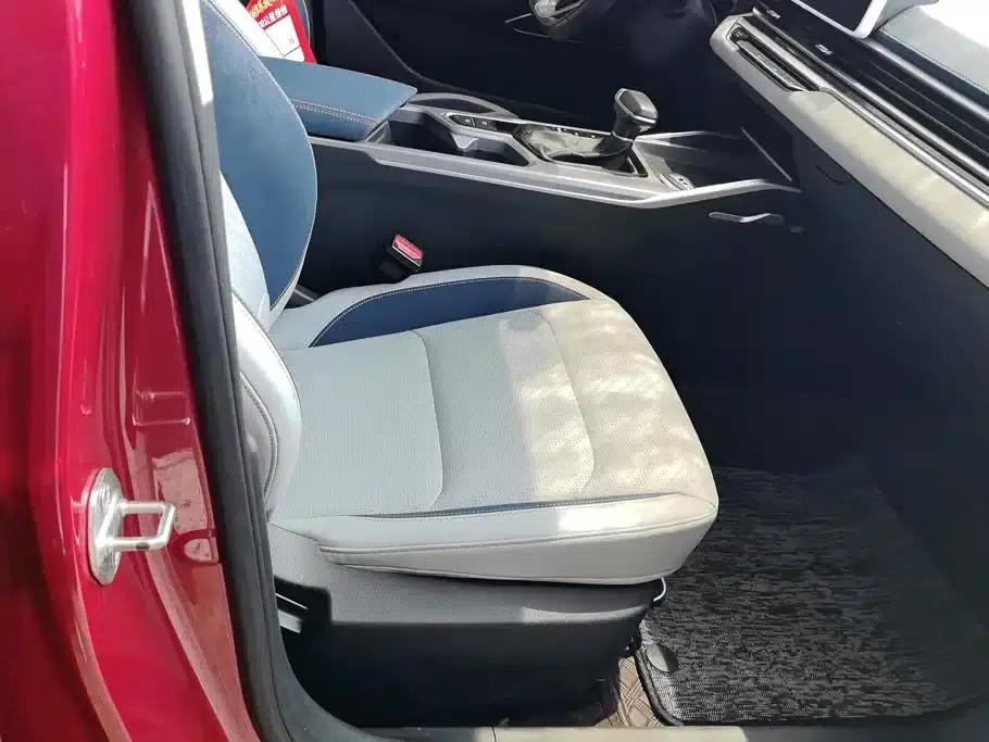 Geely Emgrand 2022 4th Generation 1.5L CVT Flagship Edition — миниатюра 8