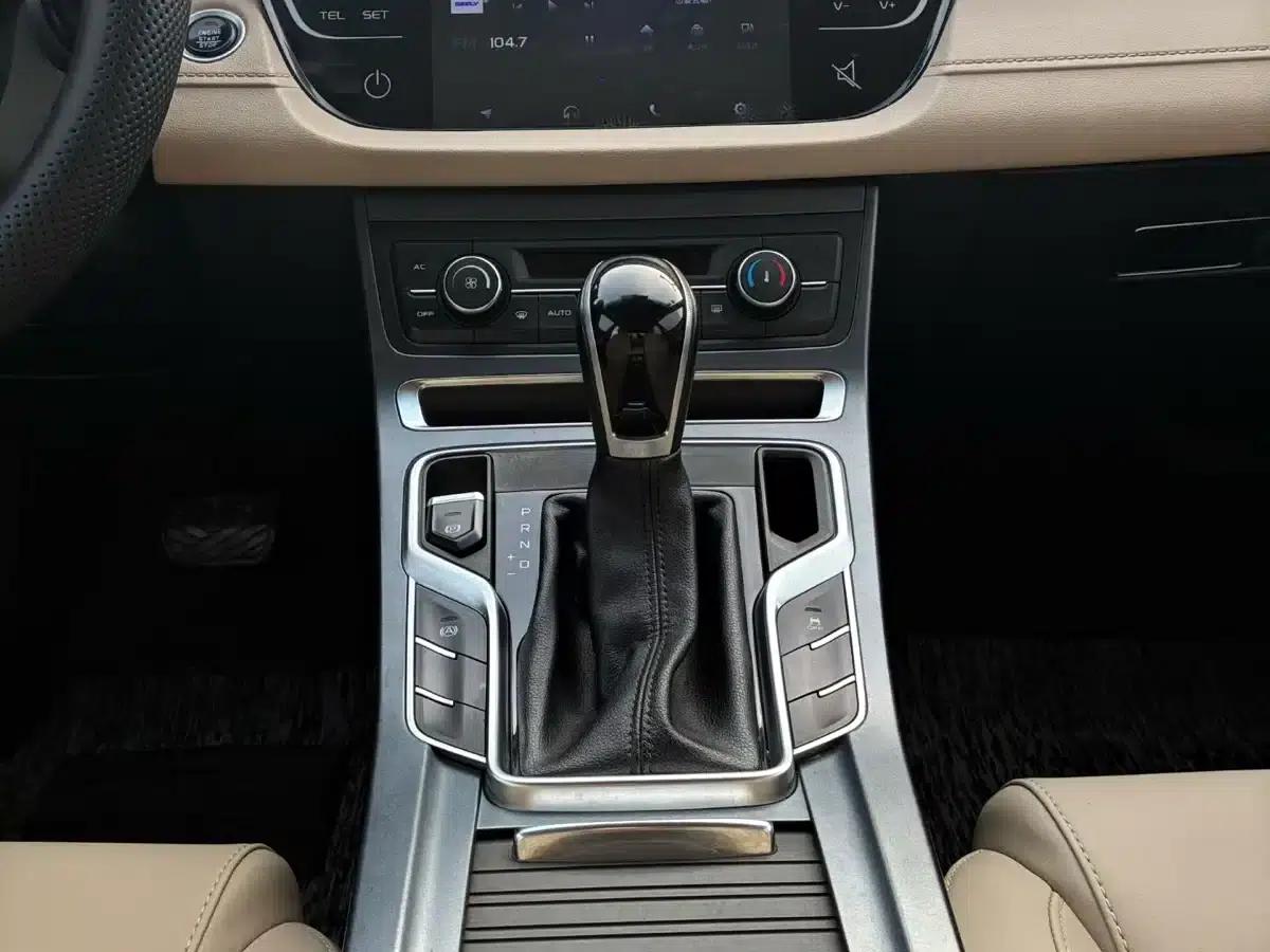 Geely Emgrand 2018 1.5L CVT Luxury Edition — миниатюра 3