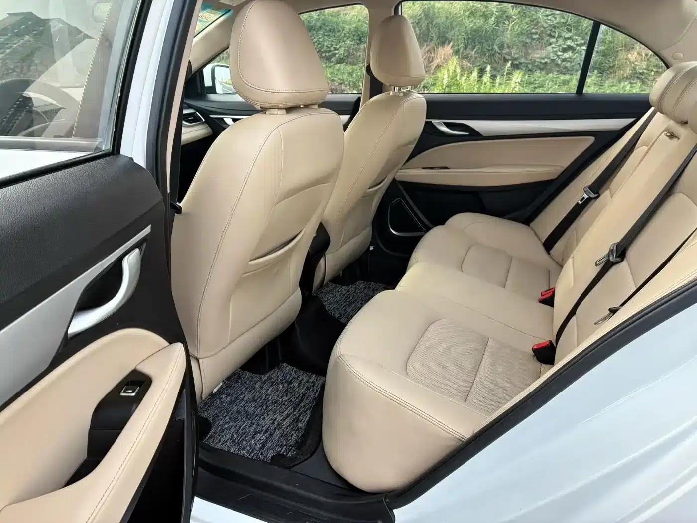 Geely Emgrand 2018 1.5L CVT Luxury Edition — миниатюра 6