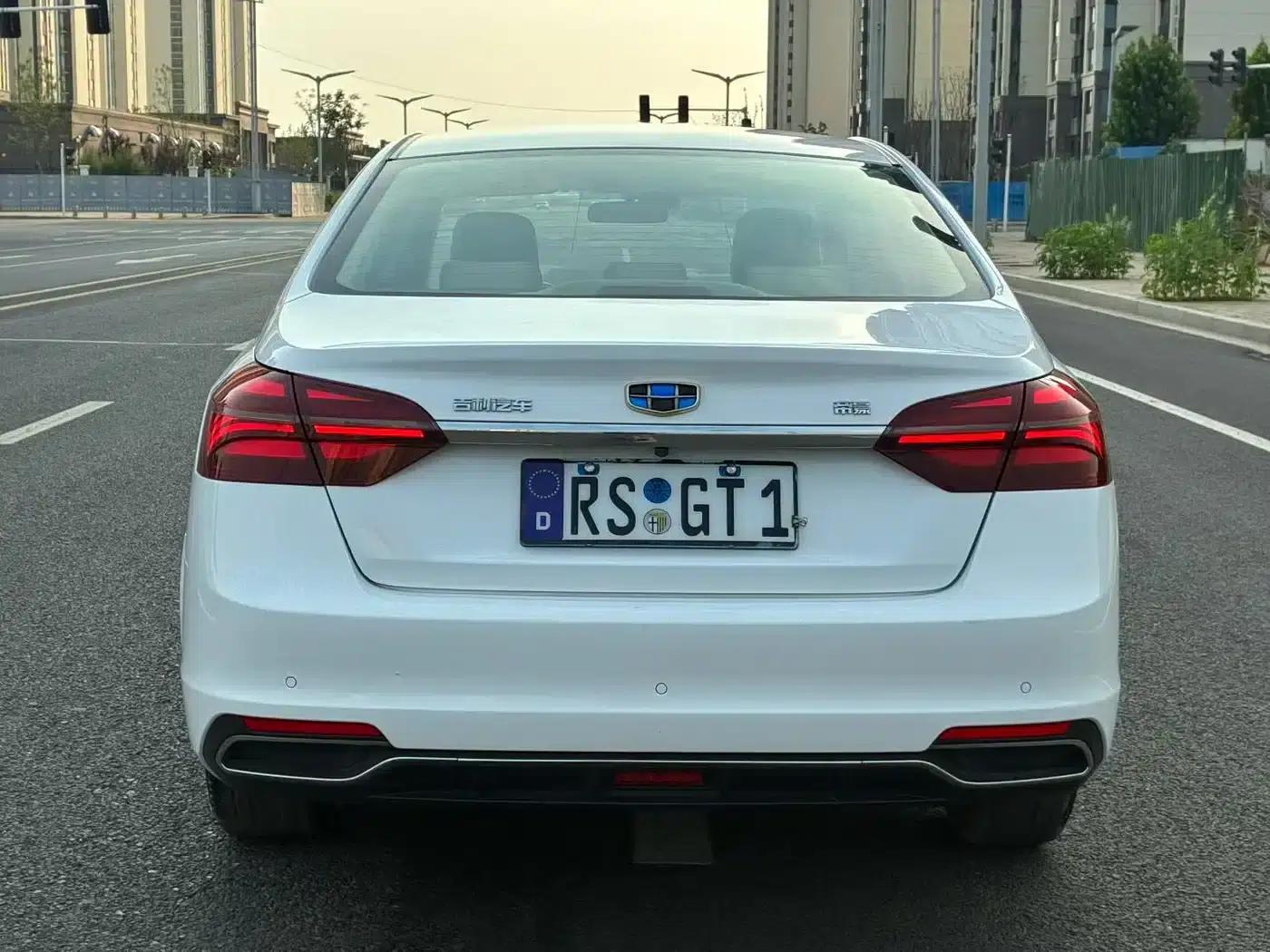 Geely Emgrand 2018 1.5L CVT Luxury Edition — миниатюра 8