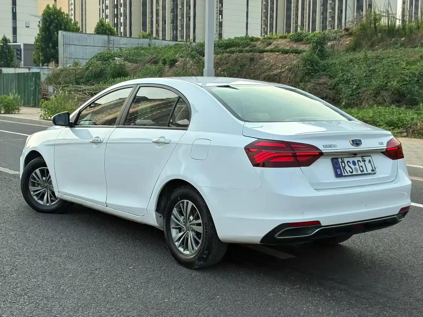 Geely Emgrand 2018 1.5L CVT Luxury Edition — миниатюра 9