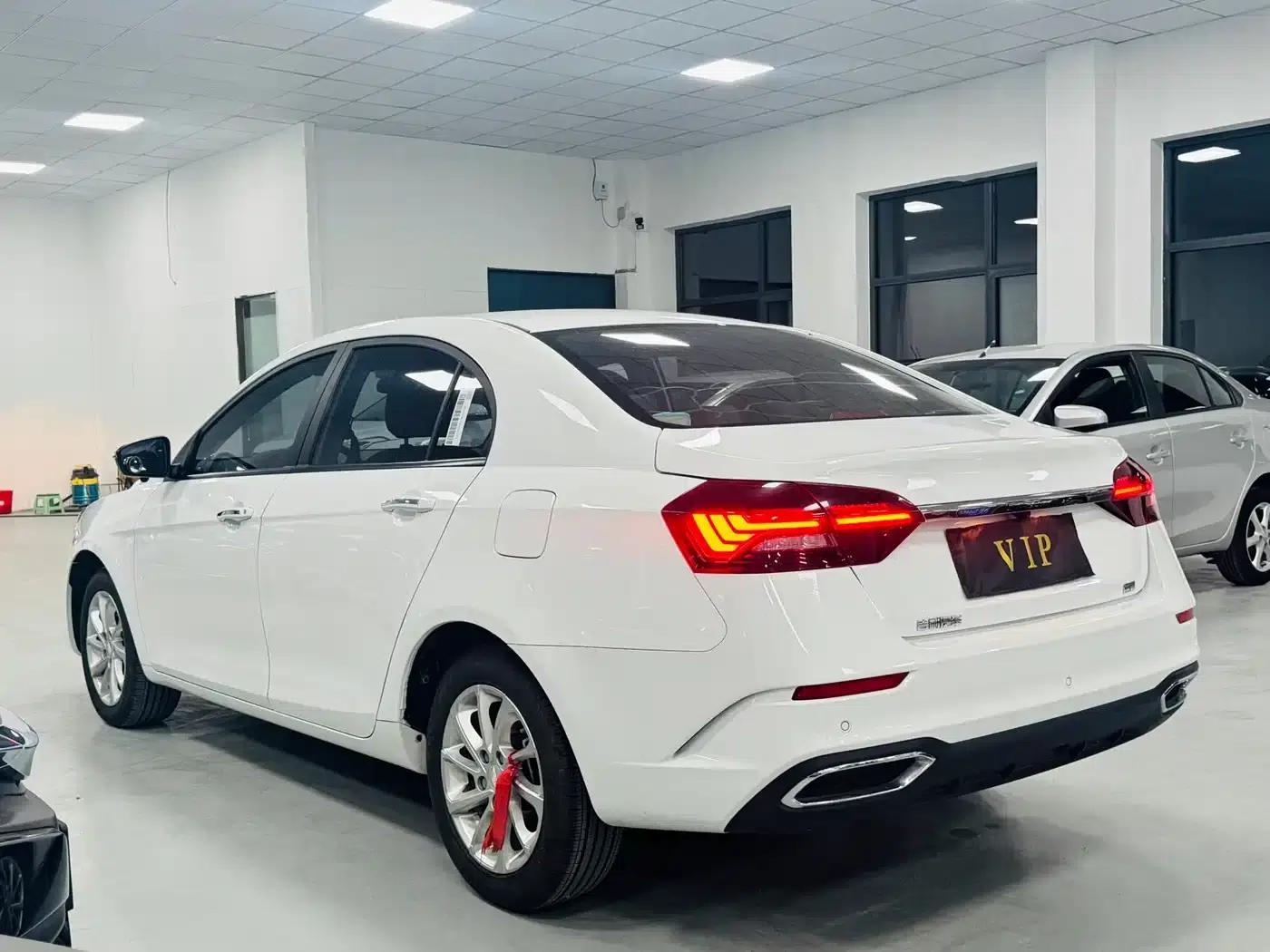 Geely Emgrand 2021 UP 1.5L CVT Luxury Edition — миниатюра 7