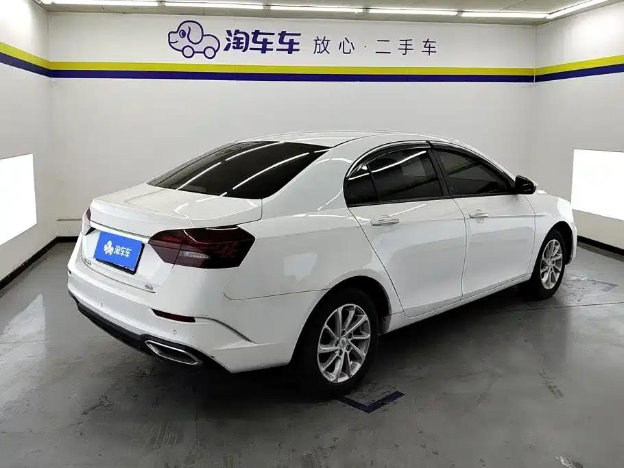 Geely Emgrand 2021 UP 1.5L CVT Luxury Edition — миниатюра 3